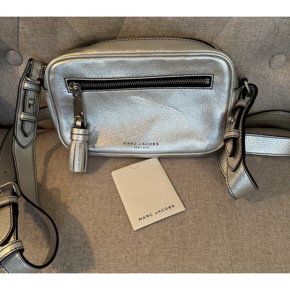 Marc Jacobs Zoom Tassel Silver Metallic Crossbody Bag. - Picture 1 of 8